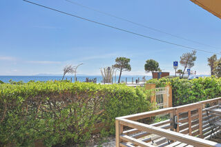 Vente Appartement Appartement T2 de 38 m2 avec terrasse FACE A LA MER et parking privatif Hyères