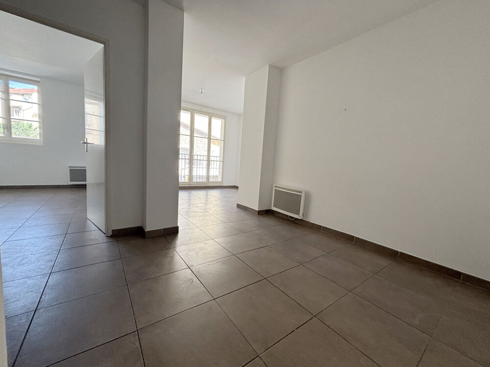 Appartement T2 de 47 m2 en étage avec ascenseur et terrasse au centre ville de Hyères