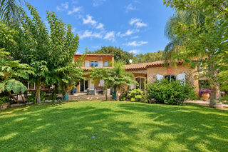 Vente Maison Villa de 171 m2 avec piscine et jardin arboré de 5202 m2 au calme Carqueiranne