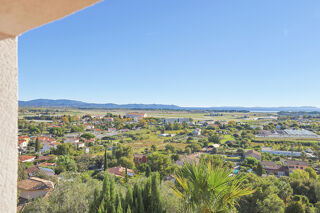 Vente Maison Villa contemporaine de 221 m2 avec vue mer, au calme, sur un terrain arboré de 1830M2 Hyères