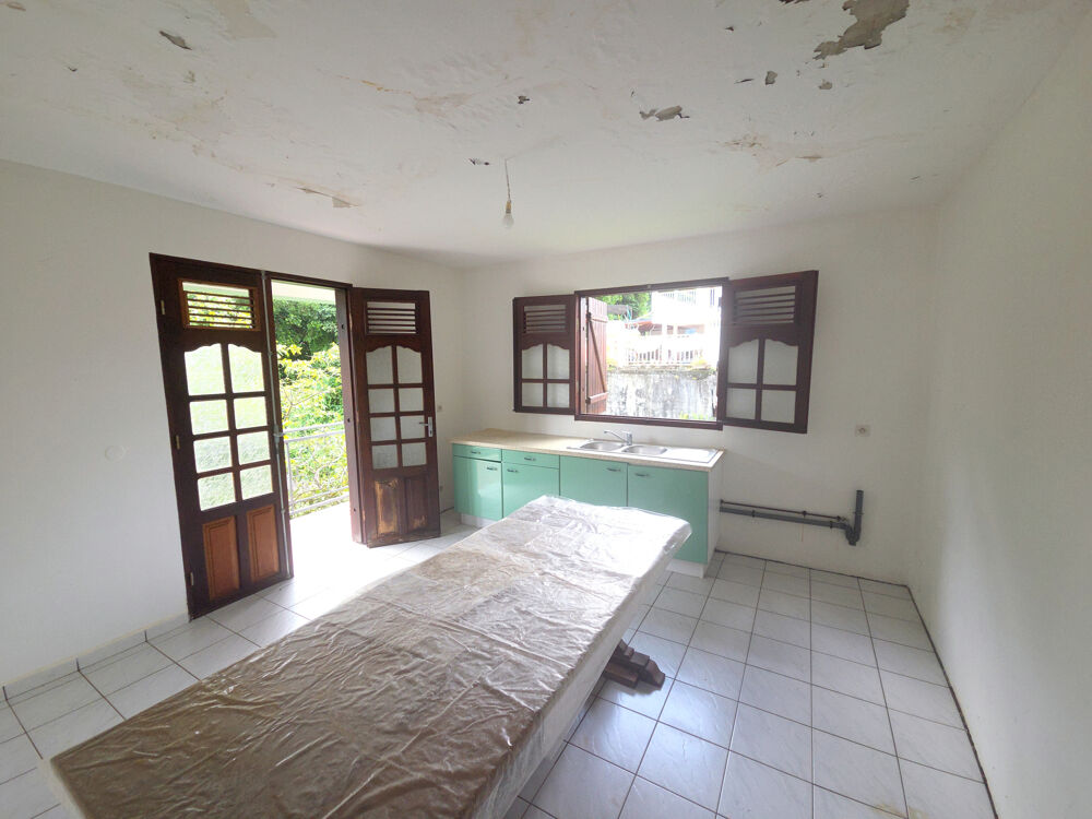 Vente Maison Maison 4 pi�ces avec mezzanine sur 4 niveaux d'environ 232 m2 habitable � r�nover � GOYAVE Goyave