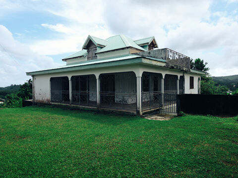   Maison 4 pi�ces avec mezzanine sur 4 niveaux d'environ 232 m2 habitable � r�nover � GOYAVE Maison - 4 pi�ce(s) - 284 m�