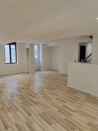  Maison à louer 6 pièces 160 m²