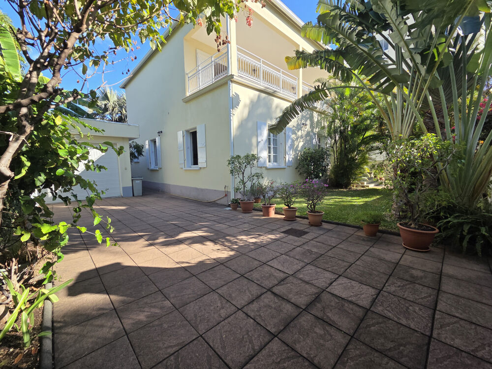 A vendre : grande villa familiale, possibilité de bureaux ou siège d'entreprise - St Denis Centre