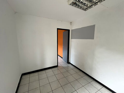   Local professionnel et commercial 67 m2 secteur Moufia proche boulevard Sud 