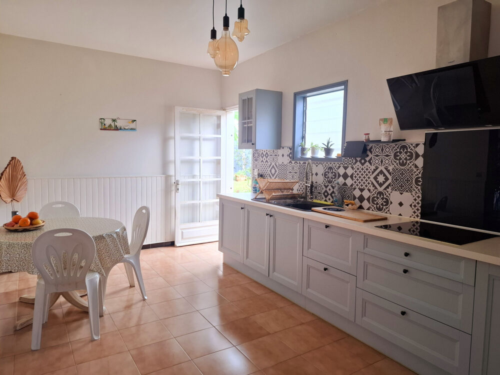 Location Maison GRANDE MAISON A ETAGE AVEC TERRASSE ET VUE  PROCHE LYCEE BOIS DE NEFLES ET CLINIQUE STE CLOTILDE Saint denis