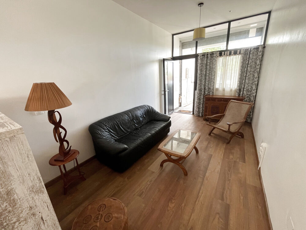 A louer Beau T4 meublé de 77 m2 + terrasse en rez-de-jardin Saint Denis centre