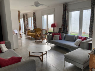  Appartement à louer 6 pièces 148 m²