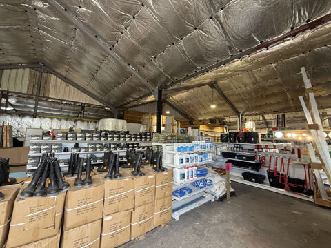   Entrepôt à louer   Le Port   520 m2 env. avec mezzanine et extérieurs 