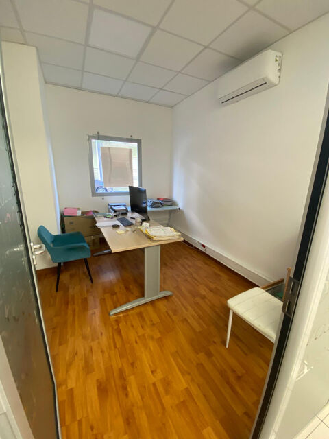   A louer local commercial ou bureau 110m2 - La Possession 
