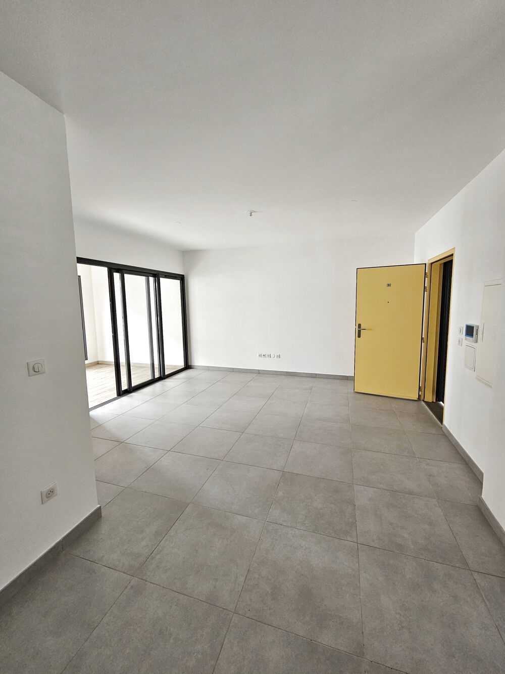 Location Appartement A louer T3 en exclusivité au Centre-Ville de Saint-Pierre St pierre