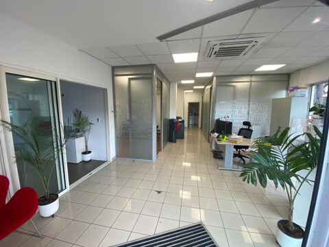   A louer local commercial ou bureau 110m2 - La Possession 