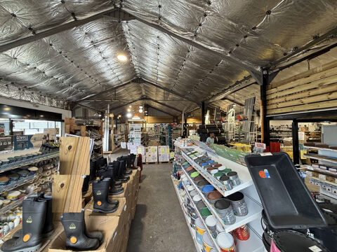 Local d'activit&eacute;s - Entrep&ocirc;t &agrave; louer   Le Port   520 m2 env. avec mezzanine et ext&eacute;rieurs 5800 97420 Le port