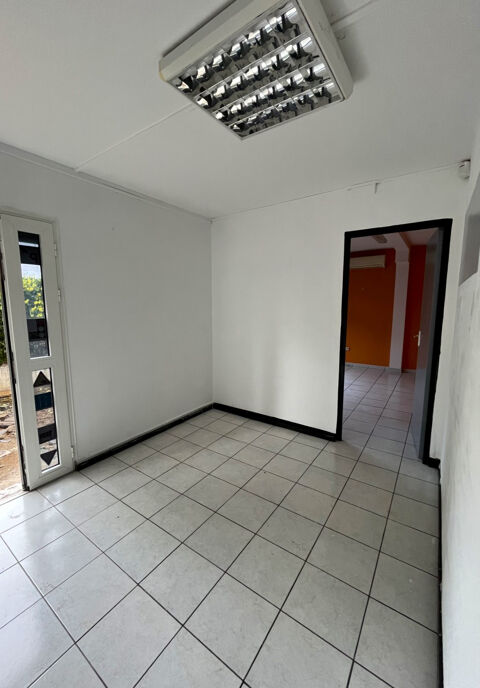   Local professionnel et commercial 67 m2 secteur Moufia proche boulevard Sud 