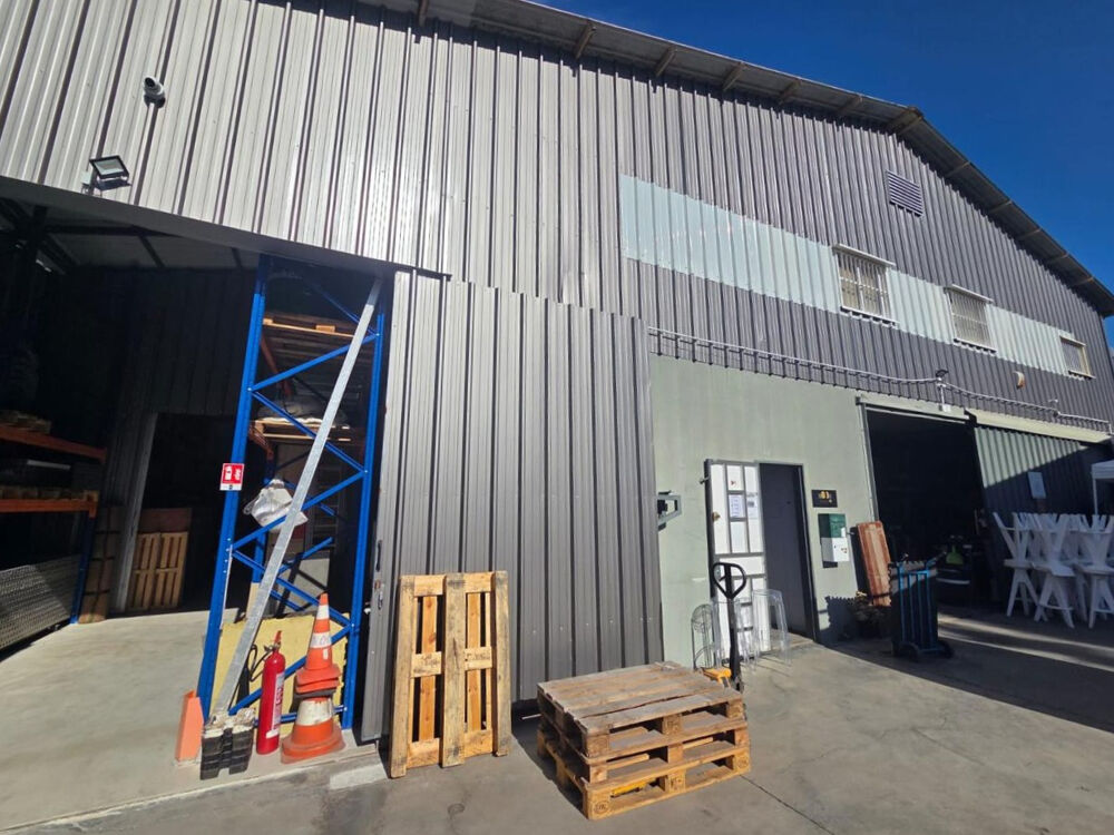   Local d'activités - Entreposage - Bureaux 250 m2 Le Port 