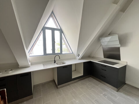 Local professionnel 77 m2 3&egrave; &eacute;tage hyper centre Saint Denis 1750 97400 St denis