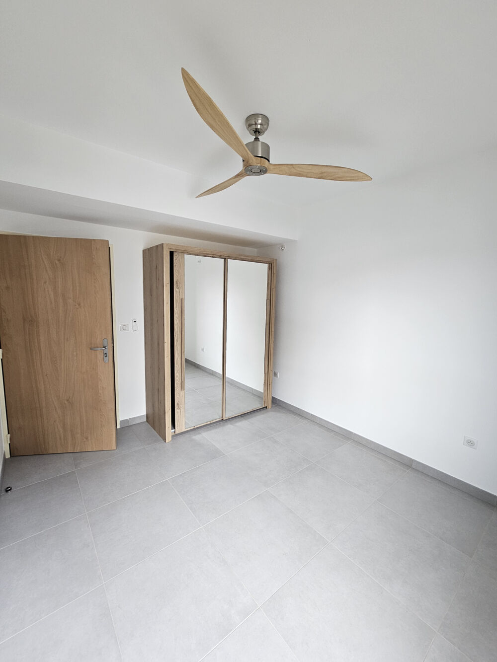 Location Appartement A louer T3 en exclusivité au Centre-Ville de Saint-Pierre St pierre