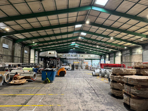 Entrep&ocirc;t 2700 m2 divisibles &agrave; partir de 750 m2 Le Port 35100 97420 Le port