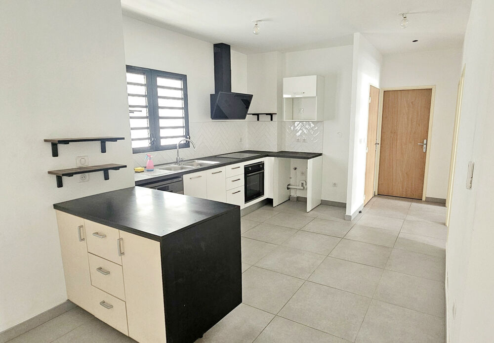 Location Appartement A louer T3 en exclusivité au Centre-Ville de Saint-Pierre St pierre