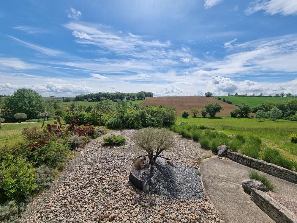 Vente Maison CAUSSADE : Maison d'architecte d'environ 354m2+gîte indépendant d'environ 50m2+Terrain d'environ 2hectares+Pis Caussade