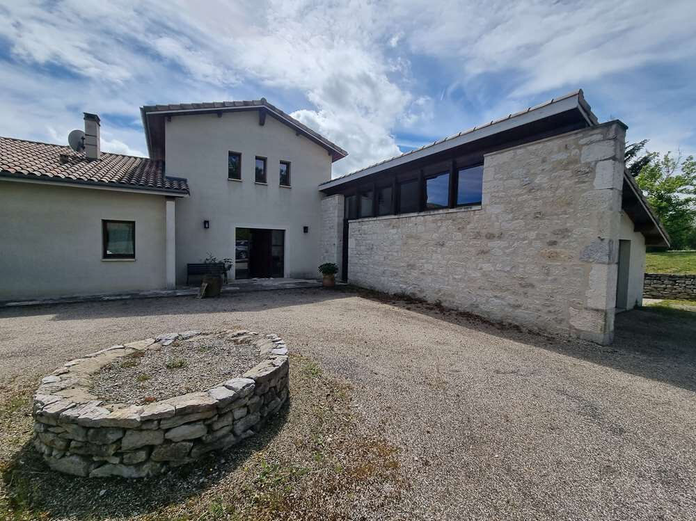 CAUSSADE : Maison d'architecte d'environ 354m2+gîte indépendant d'environ 50m2+Terrain d'environ 2hectares+Pis