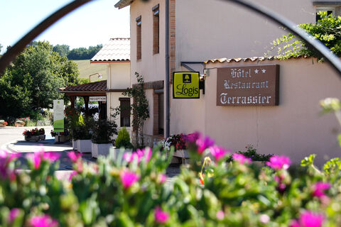 VENTE HOTEL -RESTAURANT 15 MIN DE MONTAUBAN 780000 82800 Vaissac