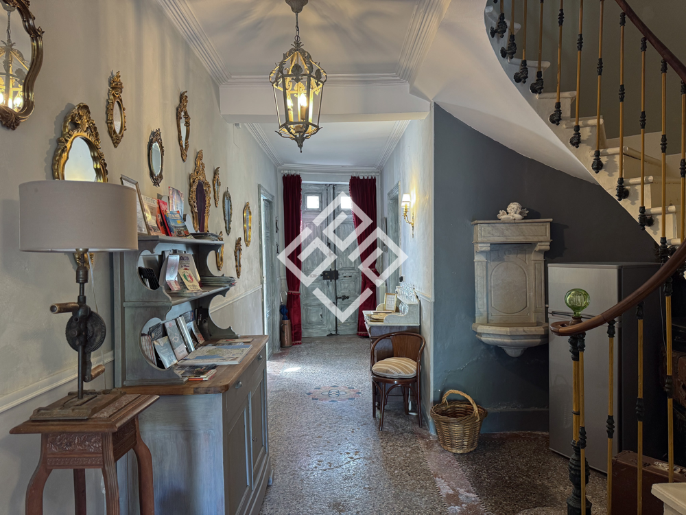 Maison de Maître restaurée avec élégance avec piscine