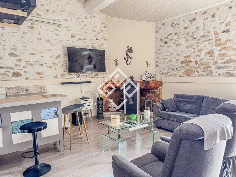 Maison en Pierre de caractère avec jardin et garage