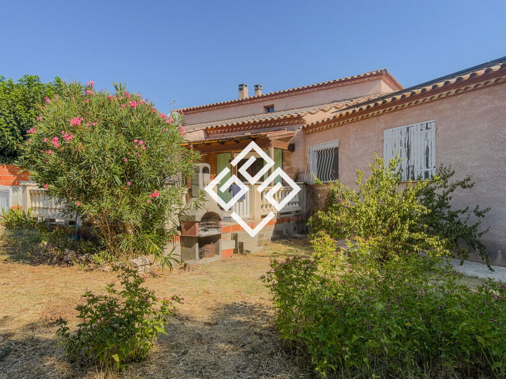 Villa familiale de 227 m2 avec grand terrain et garage.