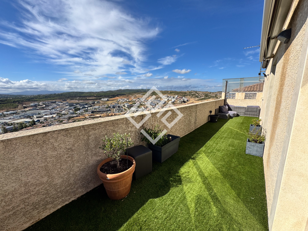 Villa 110 m2 Vue étang, terrasses, garage.