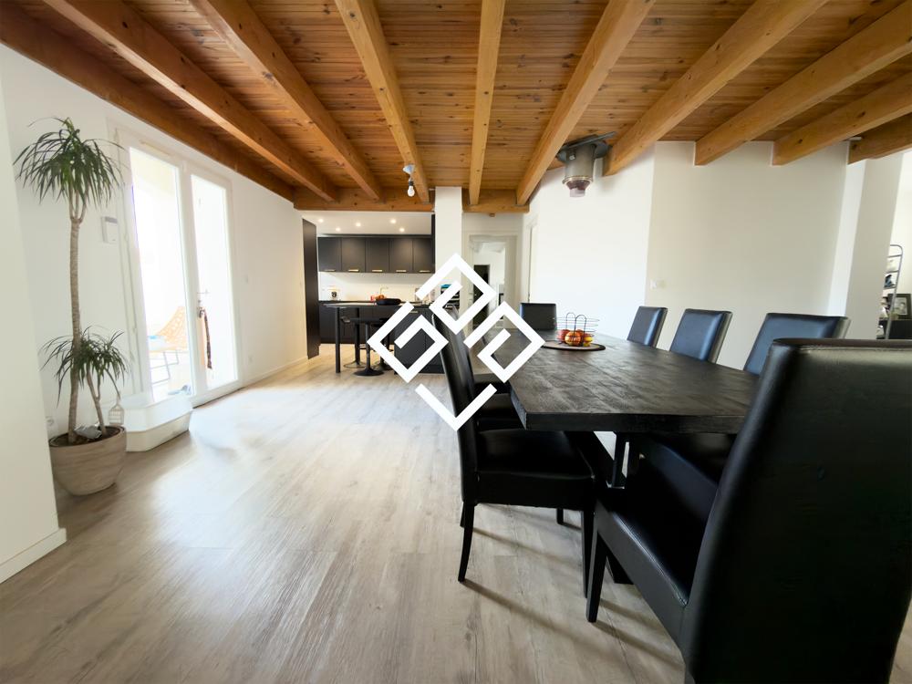 Ensemble immobilier dexception avec piscine