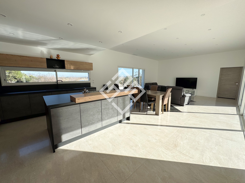Magnifique récente villa contemporaine de plain-pied