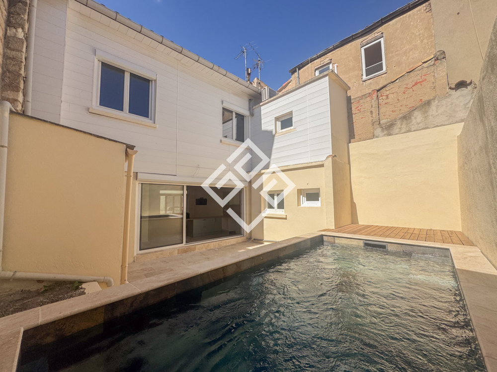 Maison rénovée avec piscine en centre-ville de Narbonne