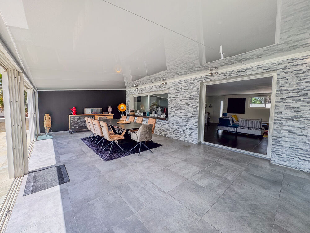 LUCIE - Villa de Standing avec Piscine, Jacuzzi, Pool House & Dépendances
