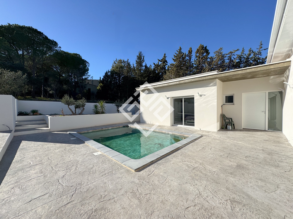 Magnifique récente villa contemporaine de plain-pied