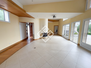  Maison  vendre 9 pices 315 m