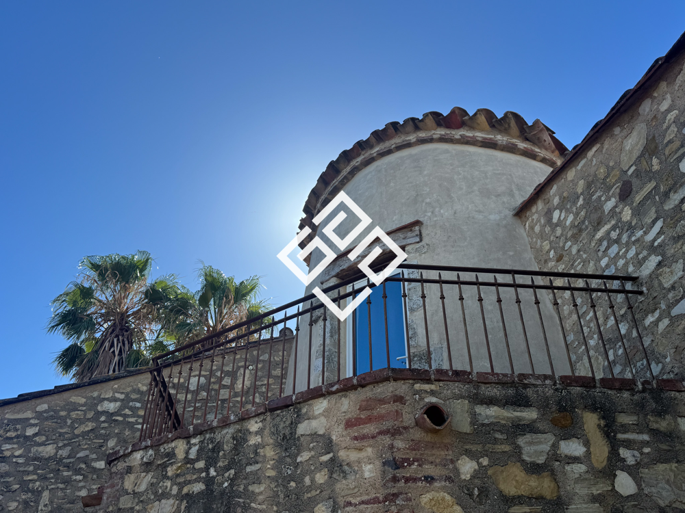 Villa d'exception au coeur d'un village prisé