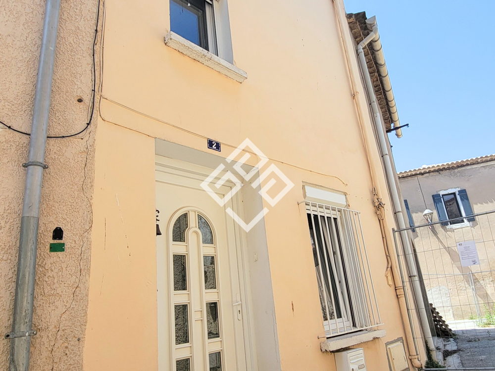 Maison de village avec cour
