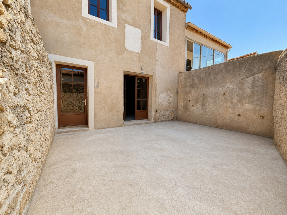 Maison de village à rénover à Ouveillan