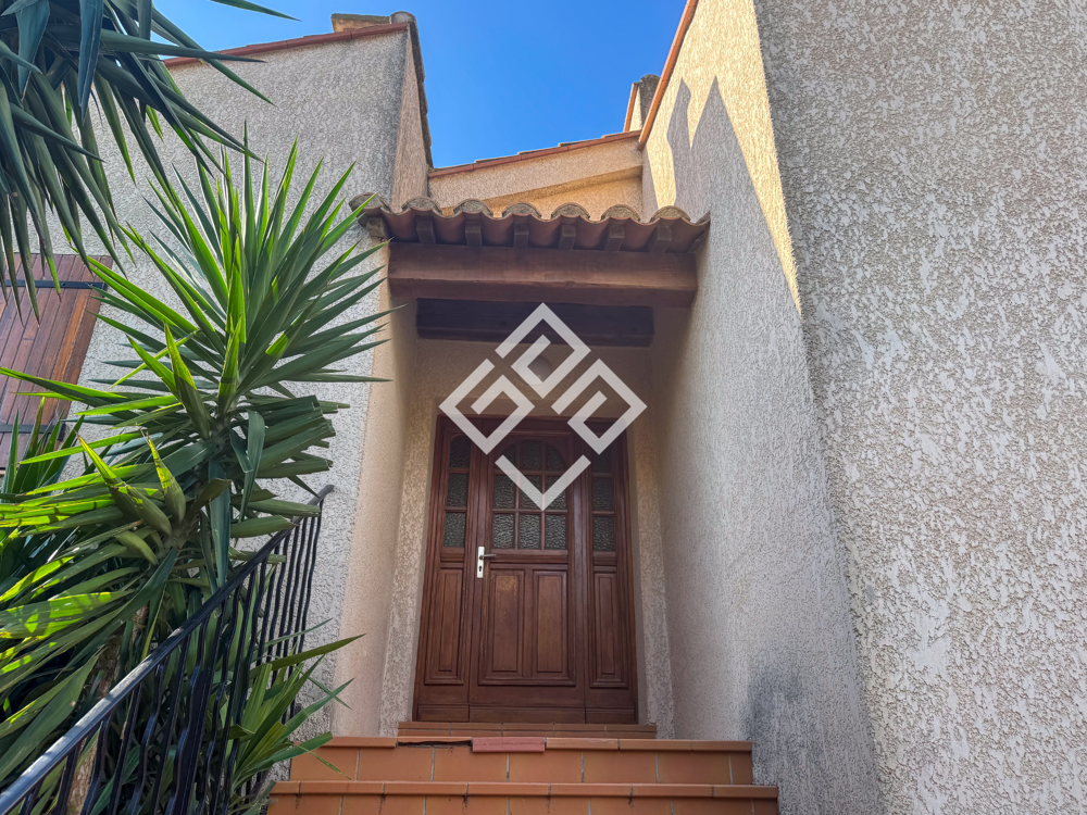 Vente Maison Maison en bord de plage avec un garage exceptionnel La palme