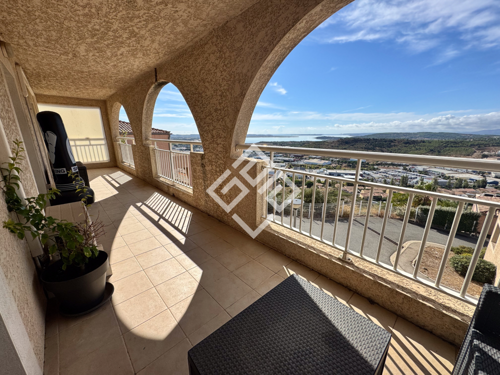 Villa 110 m2 Vue étang, terrasses, garage.