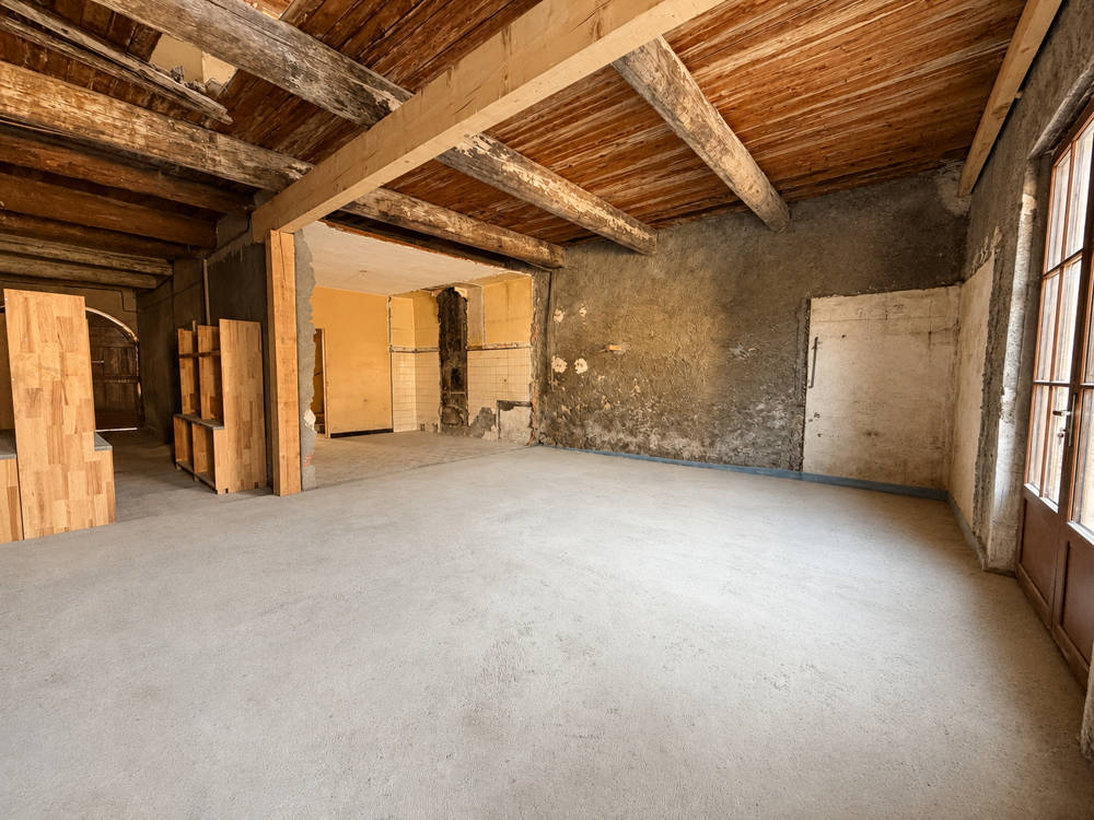 Maison de village à rénover à Ouveillan