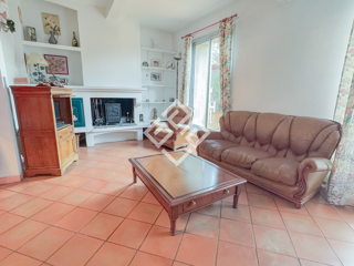  Maison  vendre 8 pices 245 m