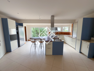  Maison  vendre 9 pices 315 m