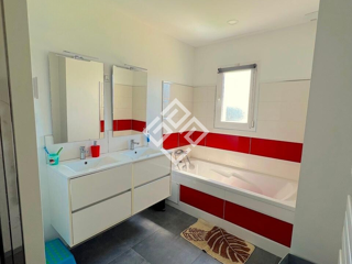  Maison � vendre 5 pi�ces 204 m� La palme