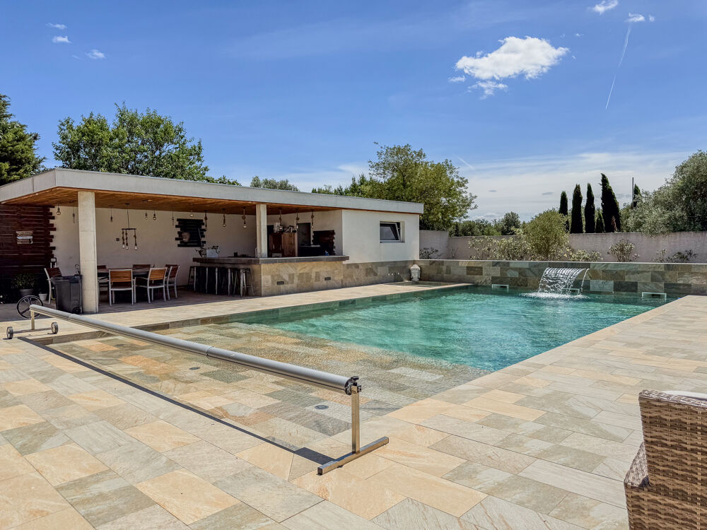 LUCIE - Villa de Standing avec Piscine, Jacuzzi, Pool House & Dépendances