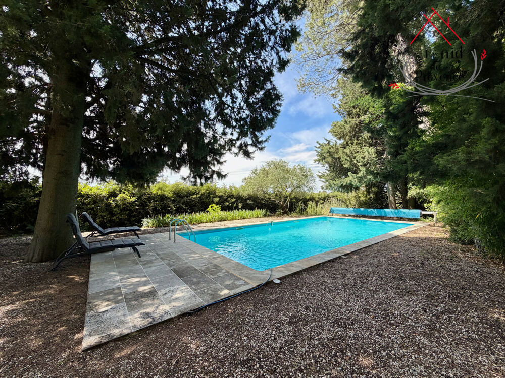 Propriété de charme, au calme à Orange : 5 chambres, piscine et terrain de 2970 m2