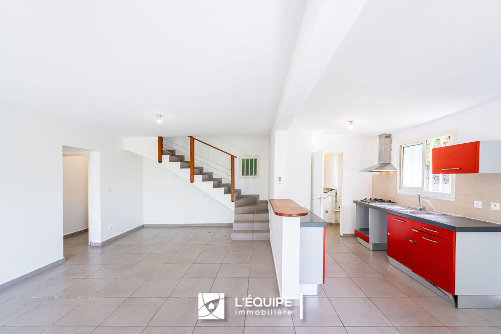 Maison duplex de 5 pièces avec jardin dans lotissement prisé