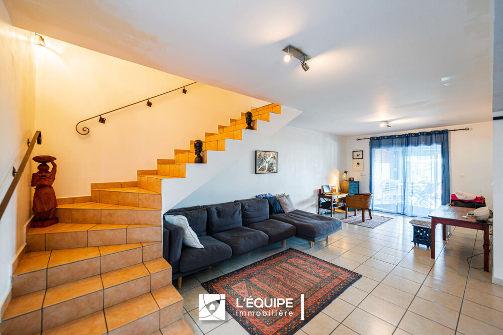 A Sainte Clotilde -VILLA DE CHARME AVEC PISCINE, SAUNA ET GARAGE