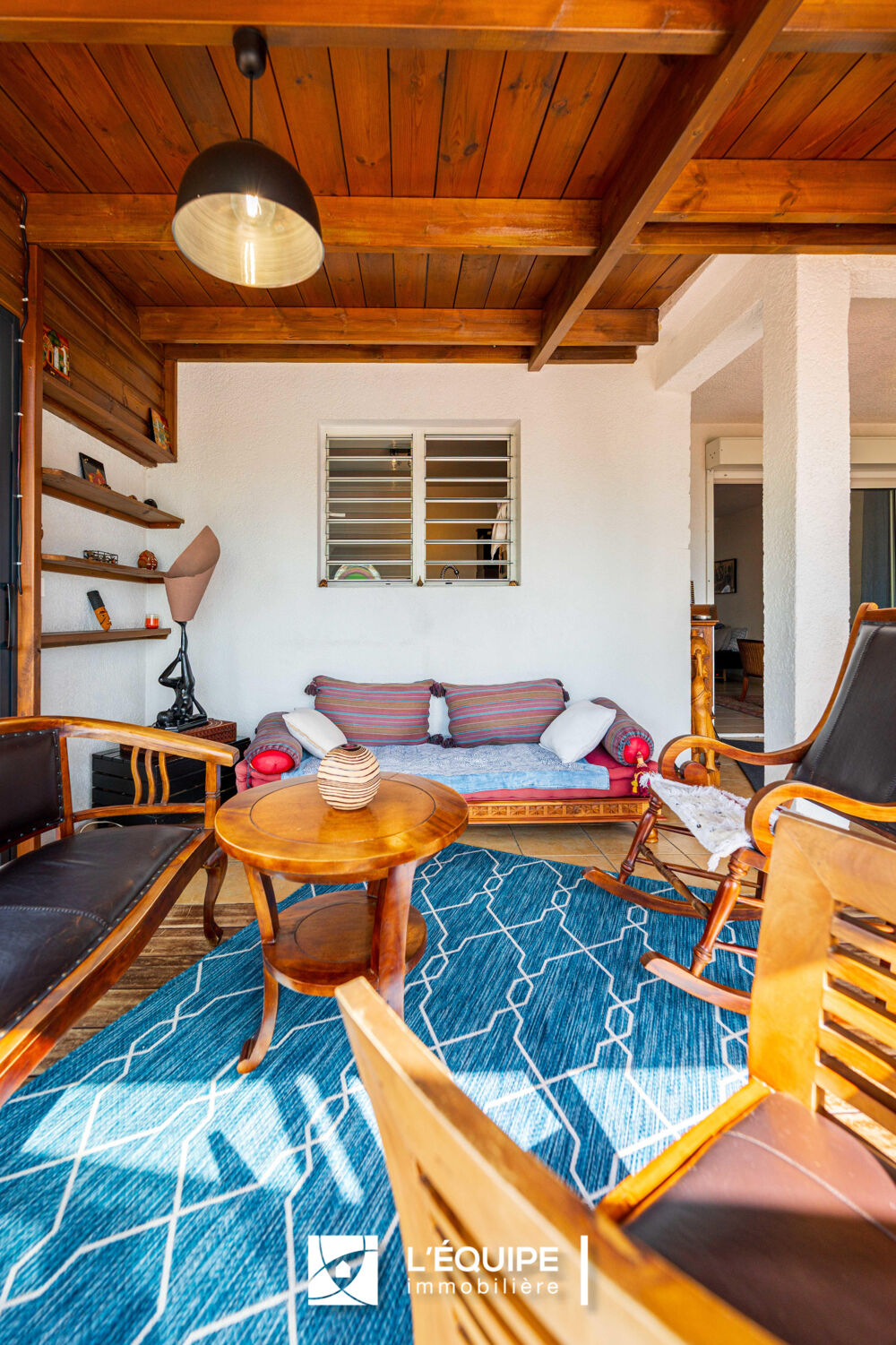 A Sainte Clotilde -VILLA DE CHARME AVEC PISCINE, SAUNA ET GARAGE
